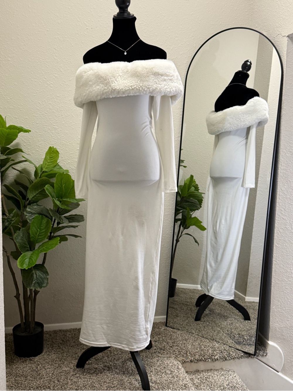 Source Unknown Off-Shoulder White Maxi Dress with Faux Fur Trim